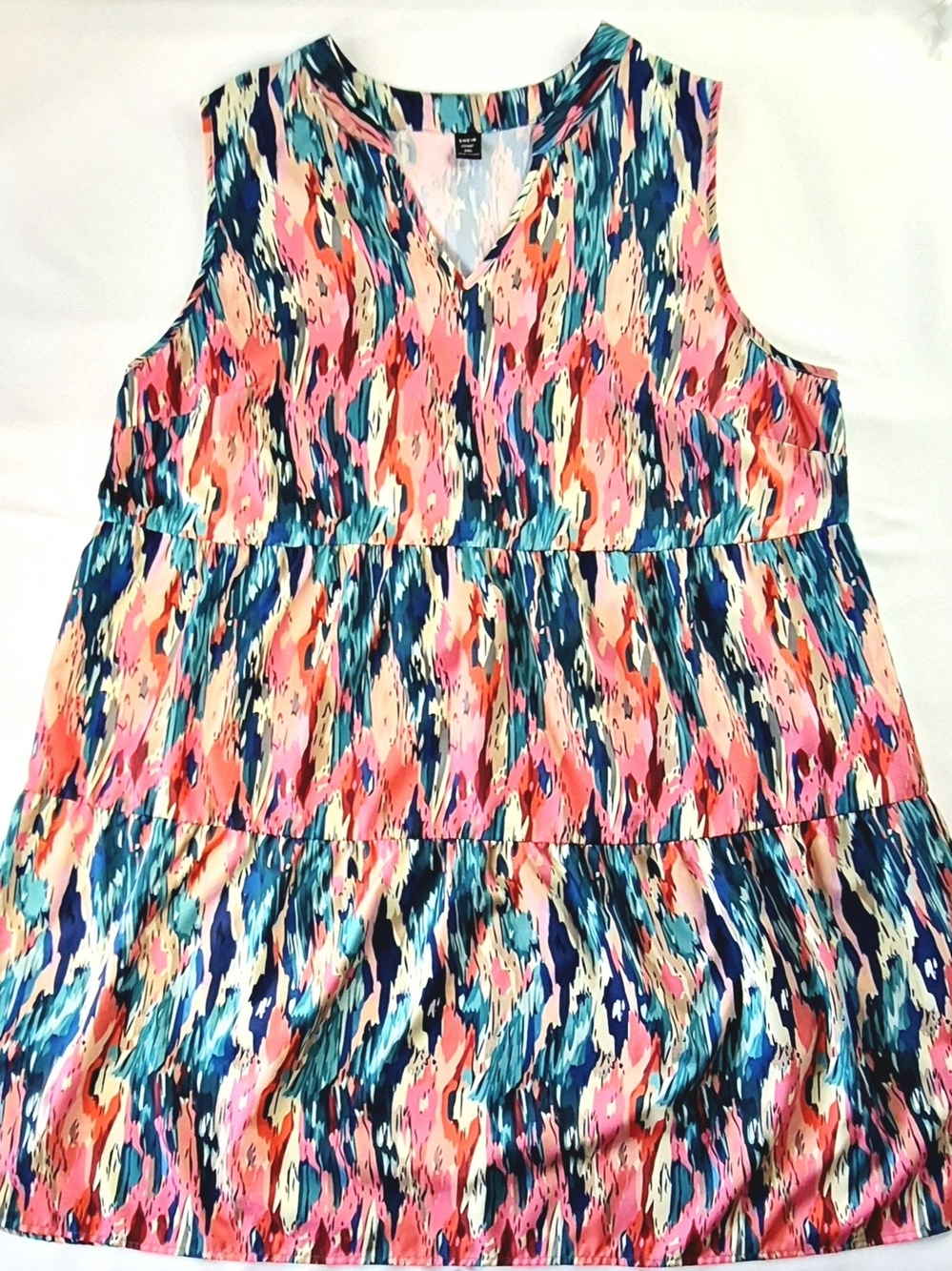 Sleeveless Tiered V-Neck Women's Dress in Multicolor Print